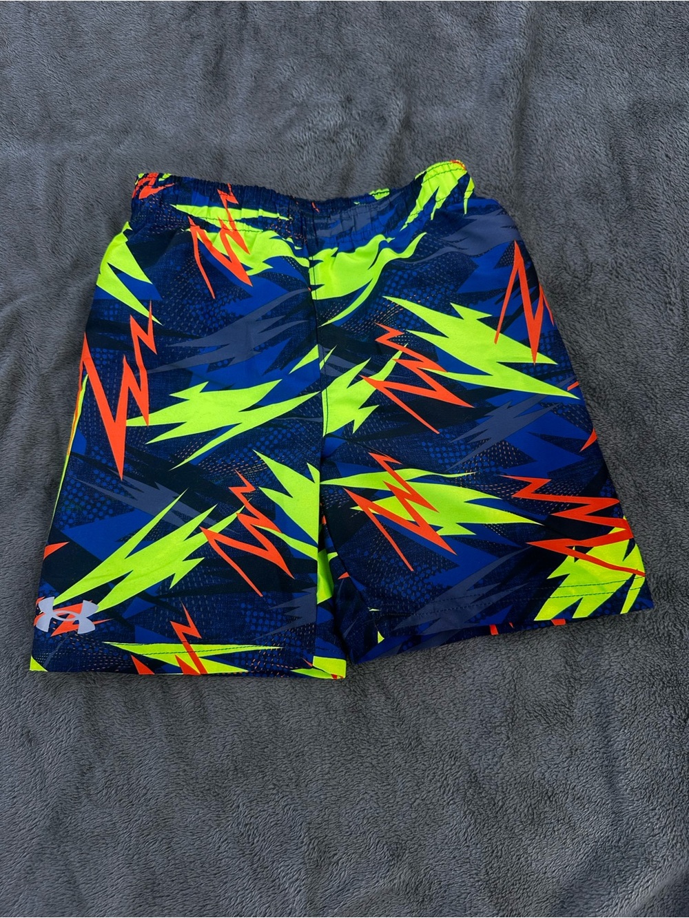 NWOT Under Armour Little Boys Netted Rowdy Bolts Volley Swim Trunk Shorts - Sz 5